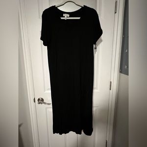 Black dress. Goes to mid calf. Slit in one side. Form fitting and flattering